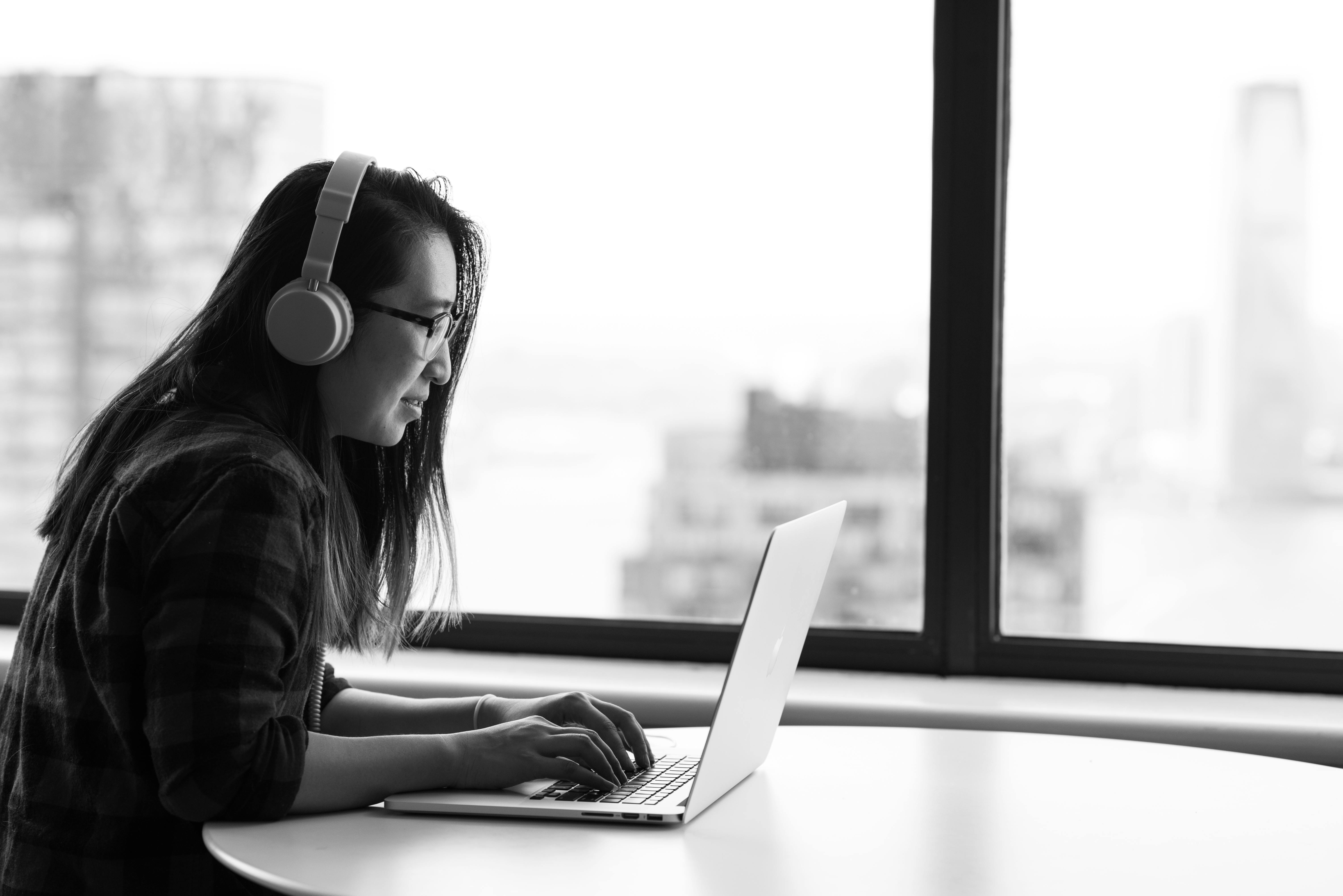 Newsletter Hooks: Actionable Guide & ChatGPT Prompts for Founders